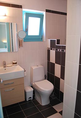 Bathroom with shower in the maisonette